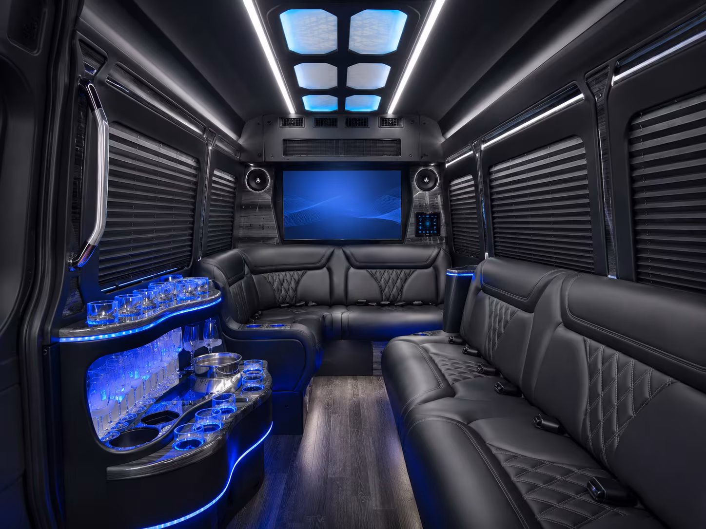 bus rentals for lakewood employers hosting off site events and team travel