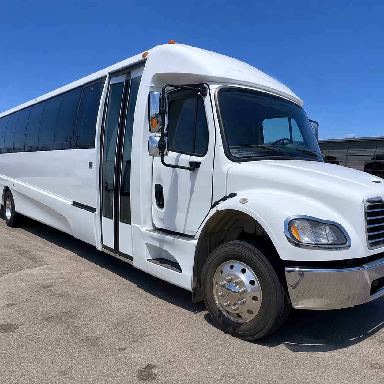 field trip buses for lakewood schools heading to red rocks and the foothills