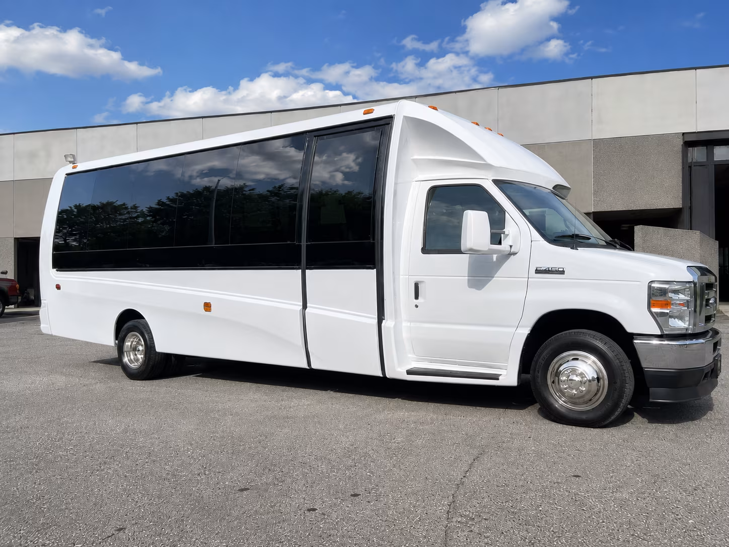 hotel to venue shuttle buses for lakewood business conferences
