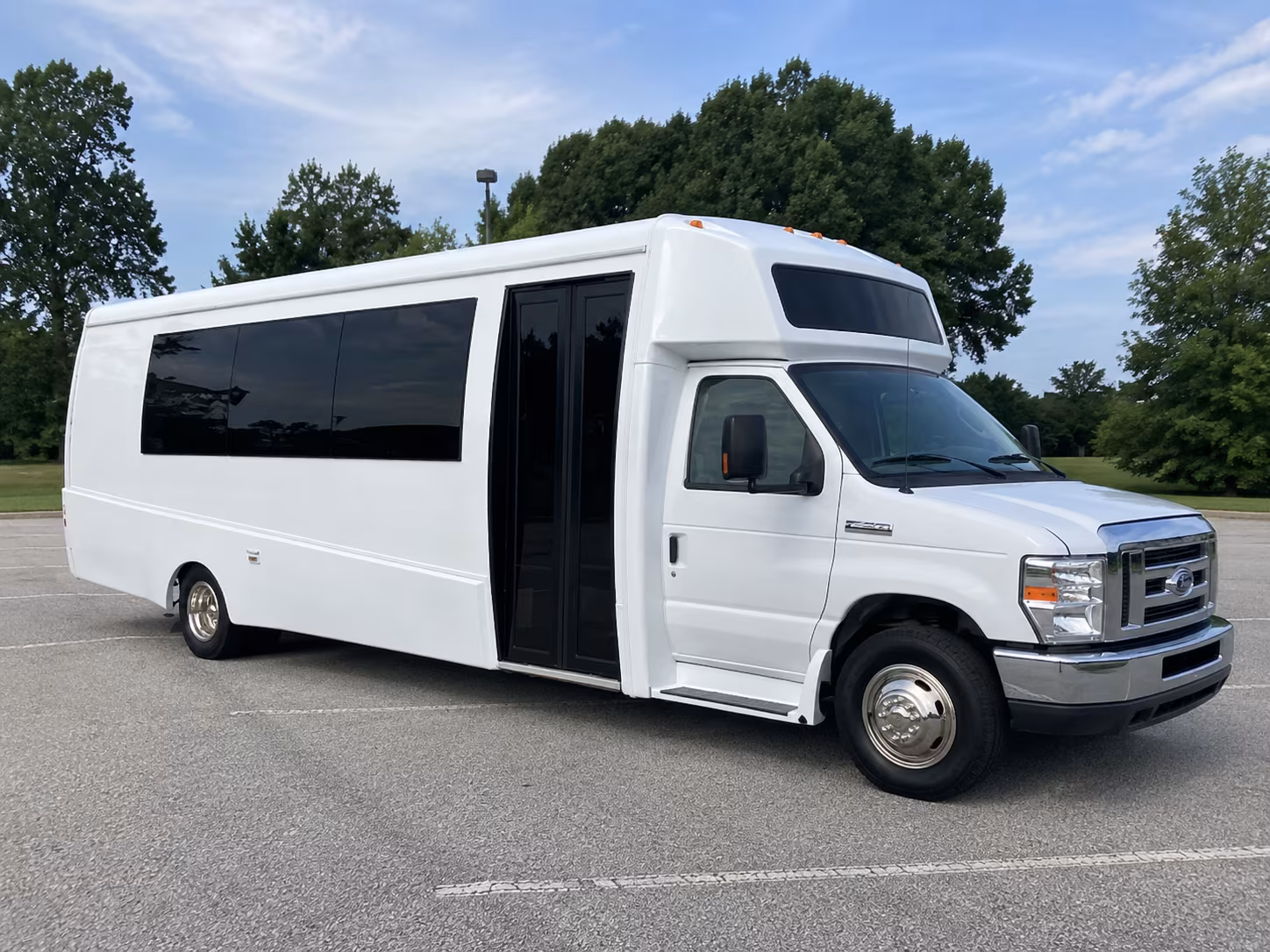 lakewood 18 passenger party bus