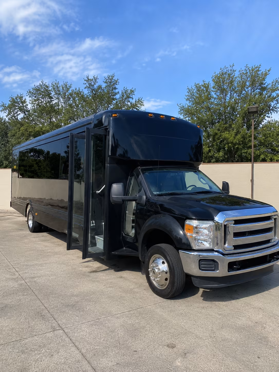 lakewood 20 passenger party bus