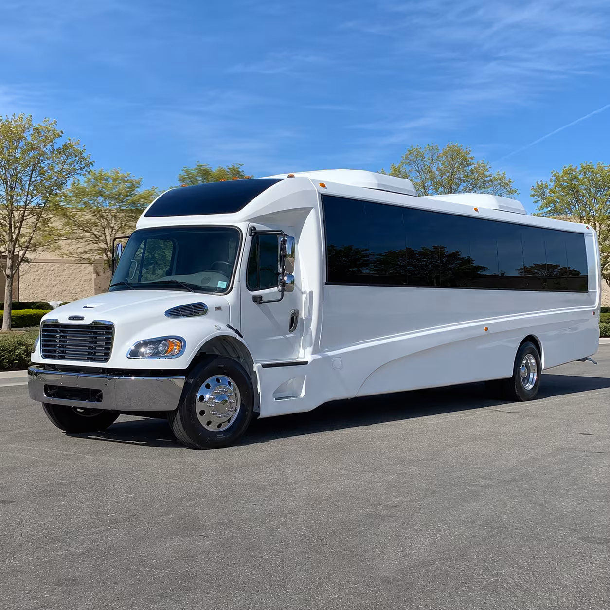 lakewood 28 passenger minibus
